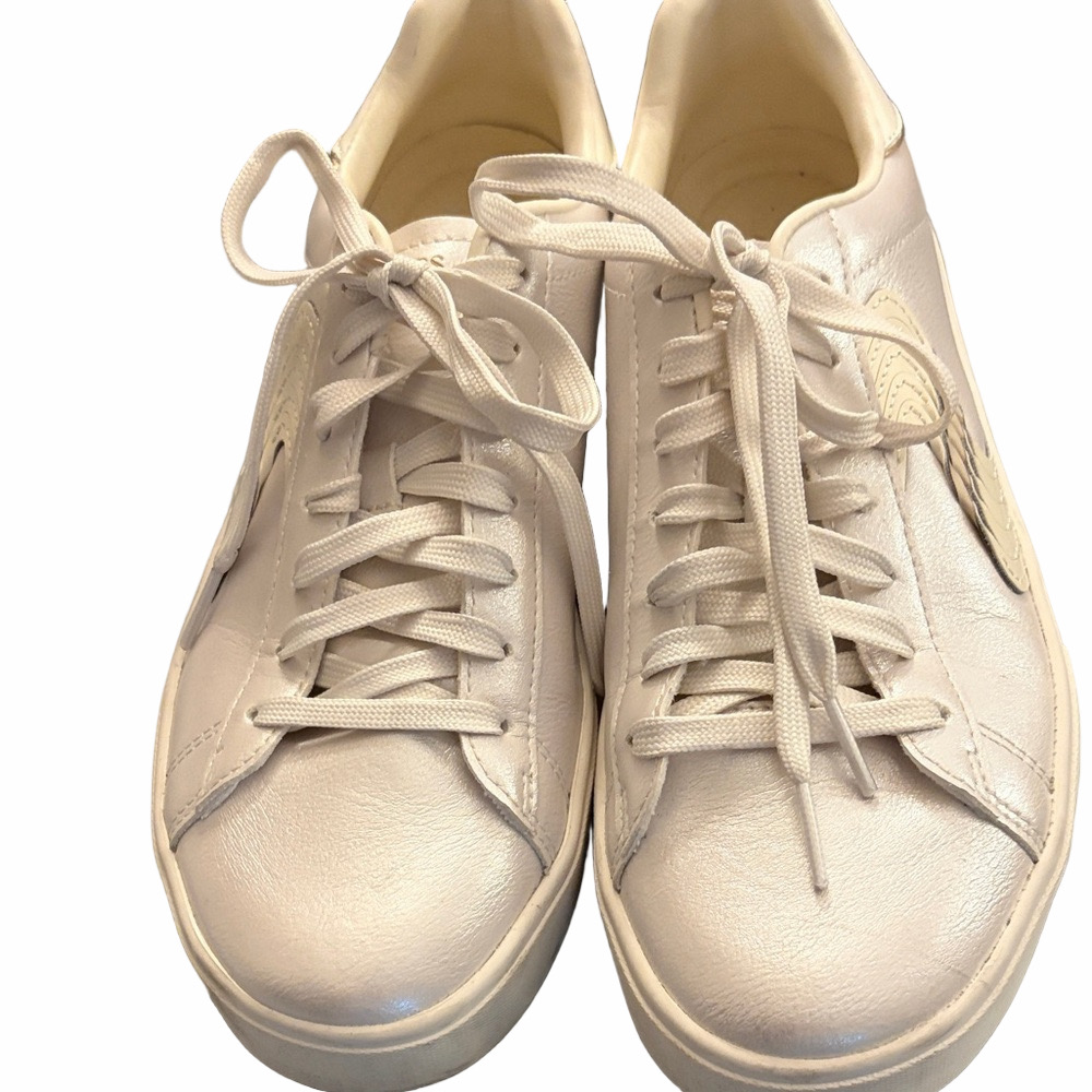 Sketchers women’s Eden LX Magical Dream sneakers size 8 comfort foam insole.